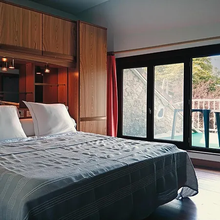 D'hotes Du Domaine De Cabrieres Bed & Breakfast